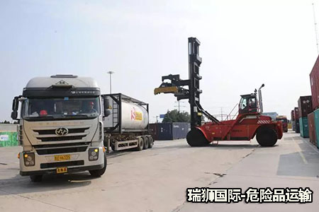 危險品貨物運輸裝卸作業(yè)要求 化工品貨物裝卸要注意事項 液體粉沫等敏感產(chǎn)品裝卸操作規(guī)范
