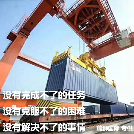 深圳港位于珠江口以東，南海大亞灣以西的深圳市兩翼。深圳市的海岸線被香港九龍半島分成東西兩部分，因而深圳港分為西部港區(qū)和東部港區(qū)。